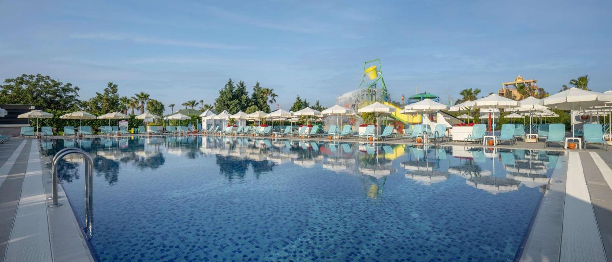 Wyndham Garden Lara Hotel Antália Exterior foto